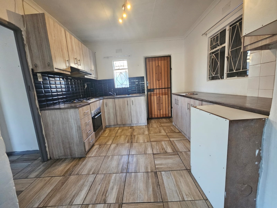 To Let 2 Bedroom Property for Rent in Uitsig Western Cape